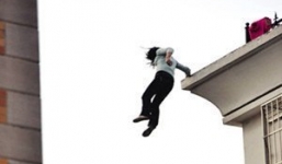 Nhảy từ tầng 25 của khách sạn xuống tự tử