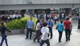 Hà Nội vừa xảy ra động đất, nhà cao tầng rung lắc mạnh