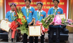 Đoàn HS Việt Nam giành bốn huy chương Olympic tin học quốc tế