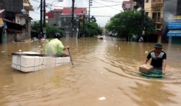 Chùm ảnh: Người Lạng Sơn bơi thuyền giữa thành phố