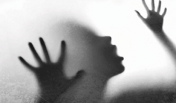 4 thanh niên nửa đêm lẻn vào nhà cưỡng hiếp, đánh đập 2 mẹ con dã man