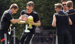 Cầu thủ Đức làm hỏng Cup vàng thế giới