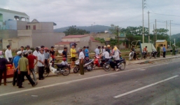 Tên trộm tát vào mặt, kéo lê nạn nhân giữa đường