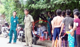 Người đàn ông chết bất thường trong tư thế ngồi