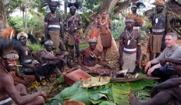 Rợn người tục ăn tro cốt người chết của bộ tộc trong rừng Amazon