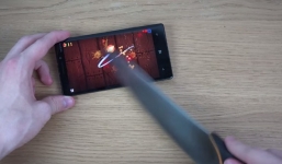 Màn chém hoa quả bá đạo bằng dao thật trên Lumia 930 mới ra mắt