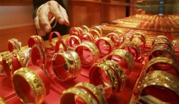 Vàng mất giá, tiếp tục giảm