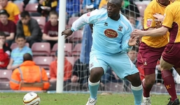 Choáng váng với dàn cầu thủ nặng trên 100kg của làng Túc cầu