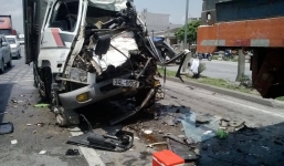 Tai nạn nghiêm trọng, người vất tiền, người đua nhau nhặt