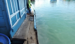 Tàu Trung Quốc vội rời đi sau khi đâm hỏng tàu cá Việt Nam