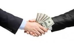 Phó trưởng ban xóa đói giảm nghèo “đút túi” hơn 70 triệu đồng của dân