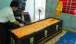 Hai anh em giằng co, em trai ngã tử vong