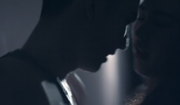 'Ăn vụng' với em kết nghĩa của chồng đến khi lộ ảnh 'ân ái'