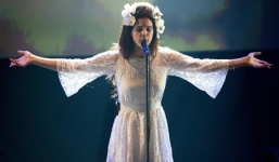 Nữ ca sĩ thừa nhận 'lên giường' với nhiều người trong làng giải trí