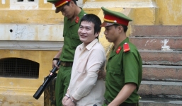 Dùng dao đâm chết vợ còn cười tươi sau khi nghe tuyên án