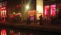 Choáng với mạng lưới trai bao phục vụ quý bà 'rửng mỡ'