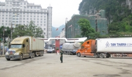 Trung Quốc dọa tạm đóng cửa khẩu: Chỉ là chiêu 'tung hỏa mù'?!