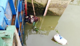 Hoảng hồn với xác người đàn ông áo tím