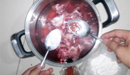 Bột ninh nhừ xương 10 phút và nghi vấn rợn người vụ Cát Tường