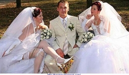 Người đàn ông lấy cùng lúc 4 người vợ