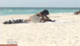 Bị cảnh sát bắt vì ân ái tại bãi biển