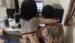 Cặp đôi xăm kín lưng, ôm nhau tình tứ 'gây bão' cộng đồng mạng