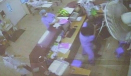 Vác ghế đánh bác sĩ, 'cướp' bệnh nhân náo loạn BV Bạch Mai