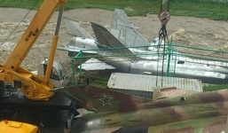 Máy bay chiến đấu Nga bị...nước lũ cuốn trôi