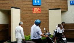 Những chuyện dở khóc dở mếu tại nhà vệ sinh tiền tỷ ở Sài Gòn