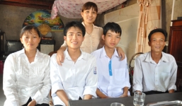 Hai câu chuyện cảm động ở 'ngõ thủ khoa'