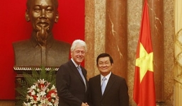 Tại Quảng Châu, Bill Clinton chỉ trích Bắc Kinh về vấn đề biển Đông