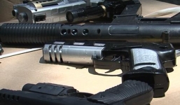 TP HCM: Thu giữ lô hàng súng đồ chơi gây sát thương cao