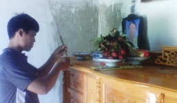 Mẹ chết trôi 2 km trong cống, con cầu cứu chính quyền