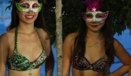 Pool party 2014: Bữa tiệc của những 'đường cong'