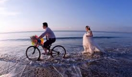 Chồng nhờ bạn thân ân ái với vợ