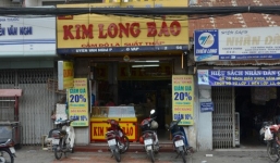 Bị giật túi đá quý 1,5 tỷ đồng trước tiệm vàng ở Sài Gòn