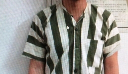 Đòi tiền đi chơi không được, kề dao vào cổ dọa giết mẹ