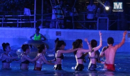 Clip: Hàng trăm hot girl Hà Nội 'quẩy' tại bữa tiệc bikini