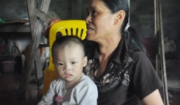 Cậu bé bị bỏ rơi nơi hang đá mang tiếng là ma rừng