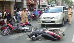 Bị bắn tốc độ, nhấn ga tông vào cảnh sát giao thông