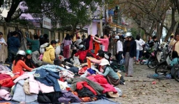 Quần áo hàng thùng tuồn về Việt Nam không có kiểm soát