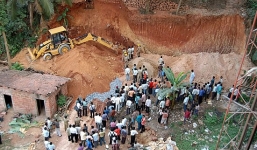 Ấn Độ: Lở đất khủng khiếp, 150 người dân bị vùi lấp