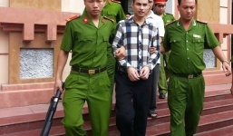 Bắt kẻ nổ súng ở quán bar khi xe ôtô vi phạm luật