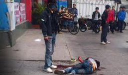 Không gặp được người yêu, vung dao đâm chết người