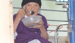 Clip: Cận cảnh bữa cơm của người già cô đơn tại 'viện dưỡng lão'