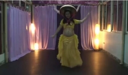 Cô gái bụng bầu 7 tháng nhảy nóng bỏng gây sốt