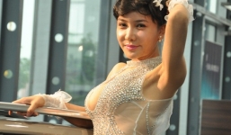 'Phan Kim Liên' mặt cứng đờ như chuyển giới tạo dáng hớ hênh