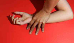 Nhiều lần dụ dỗ bé gái “qua đêm” trong nhà nghỉ rồi làm “chuyện người lớn”