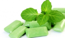 Những tác hại nguy hiểm chết người của kẹo cao su