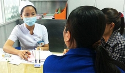 Nữ sinh khóc thút thít đi phá thai để kịp ngày tựu trường